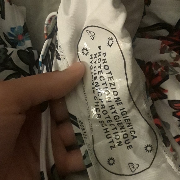 Cupshe swumining wear - Picture 5 of 5